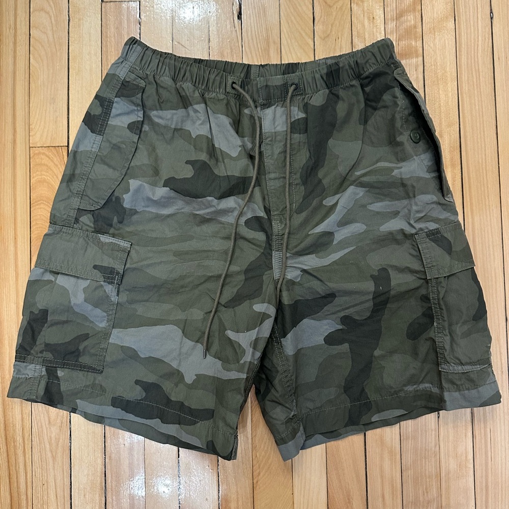 Aritzia TNA Camouflage Cargo Shorts